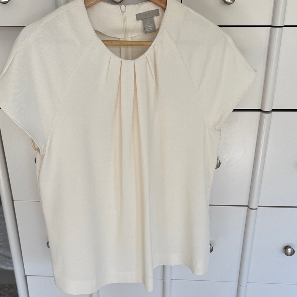 H&M cream blouse / top sleeveless zipper back Sz M